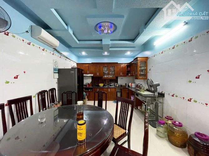 Bán nhà khu Thảm Len dt 65m - mt 4m - 2 mặt thoáng - 9,9 tỷ - 4
