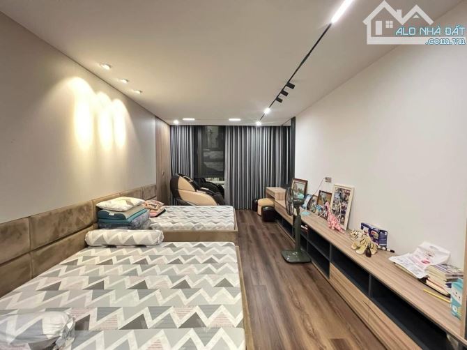 Bán nhà Phố Láng hạ,Đống đa. Diện tích 53,6m. 7 Tầng. Mặt tiền 4,5m .Giá 19 tỷ - 4