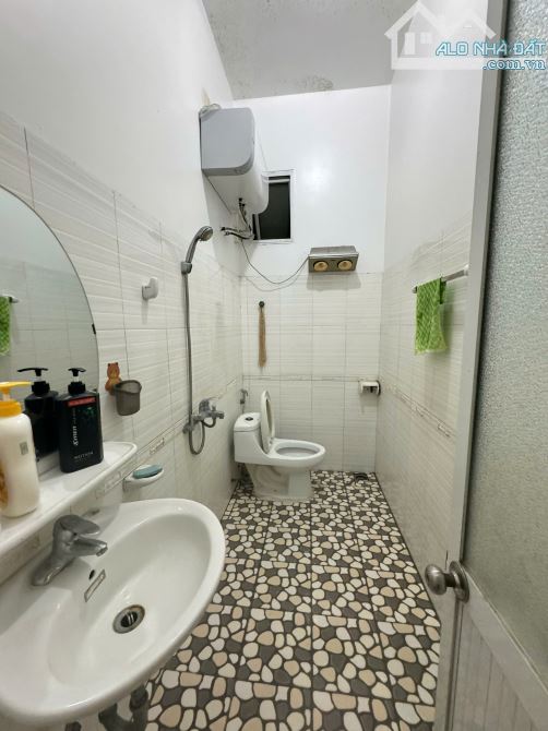 Cho thuê nhà riêng tại Phố Đình Đông, 60 m2 - hàng hiếm tại giá tốt - 4PN - ô tô đỗ cửa - 4