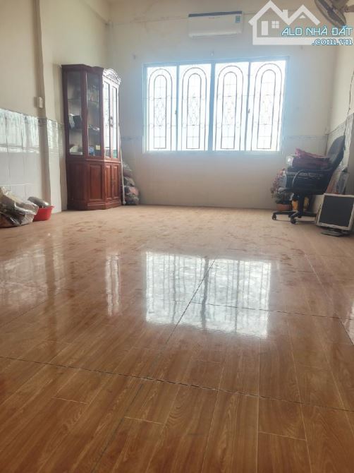 Bán nhà Tạ Quang Bửu, 35tr/ tháng, Phân lô, 250m2, chỉ 11 tỷ 2 - 4