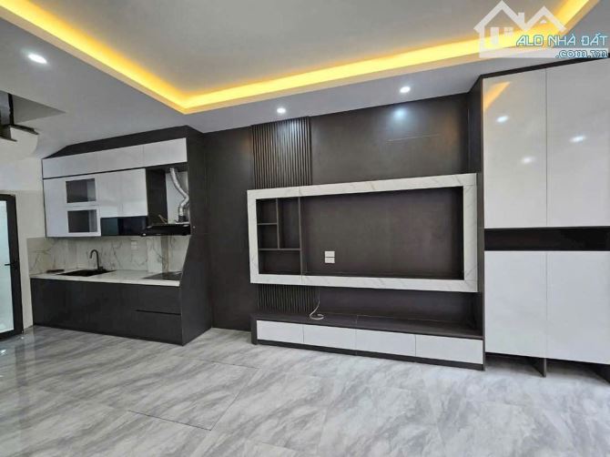 NHỈNH 7 TY-NGỌC LÂM-LONG BIÊN-NHÀ ĐẸP MỚI KOONG - NGÕ NÔNG - 50M Ô TÔ - TIỆN ÍCH NGẬP TRÀN - 4