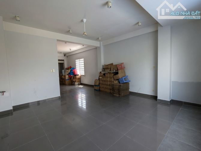 Bán 2 căn nhà liền kề mặt tiền đường Phường 7 Quận 8. Mặt tiền khu dân cư đông đúc, gần Ti - 4