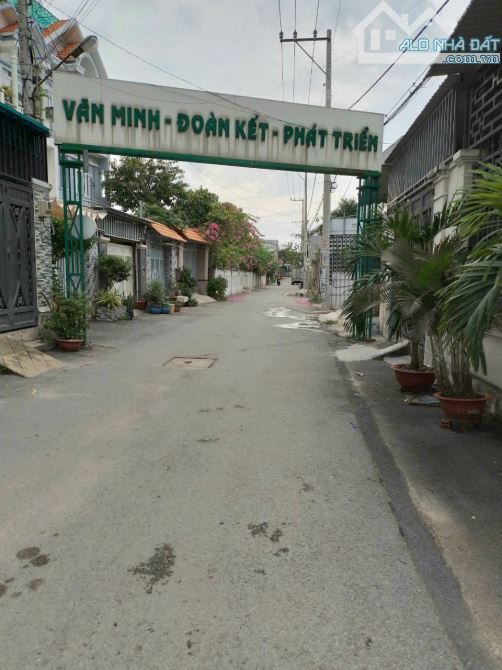 Đất MT kênh, Thạnh xuân 24, DT: 4mx32m=127m2, giá : 4 tỷ, ngay lẩu Dê Cúc Phương, UBP, - 4