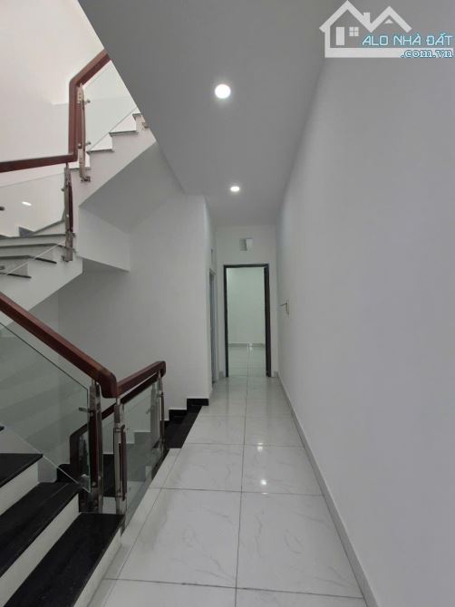 Bán nhà mặt tiền KD Phạm Thế Hiển, Quận 8, nhà dài 18m, view sông đẹp mát mẻ. - 4