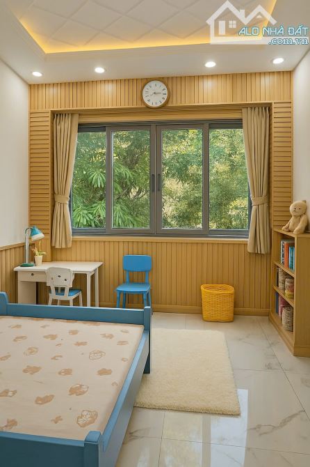 bán nhà mặt tiền trung tâm phú nhuận. Nhà mới full nội thất. Đường xe hơi. một trệt 2 lầu - 4