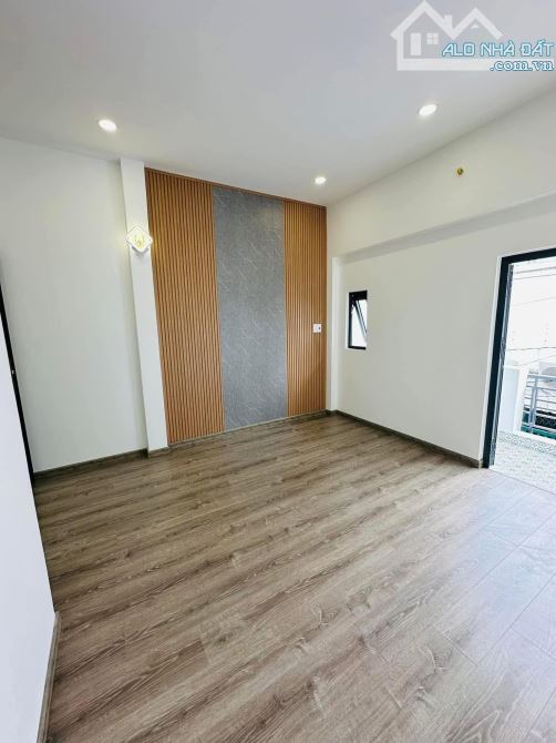 TÂN BÌNH, 40m2, Sát mặt tiền, trệt lầu, tặng nội thất, 3.x Tỷ - 4