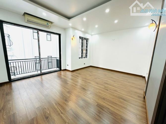 NHÀ ĐẸP  NGUYỄN SƠN 70m 5 tầng - LÔ GÓC- SÁT PHỐ - NHIỀU TIỆN ÍCH -THANG MÁY - GẦN TRƯỜNG - 4