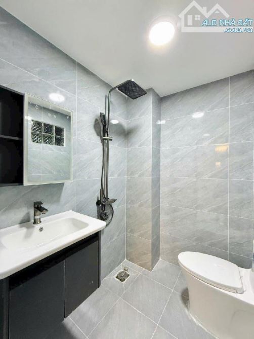 BÁN CĂN NHÀ TRÊN ĐƯỜNG QUANG TRUNG P10 GÒ VẤP NỞ HẬU 5,4M GIÁ 5,49 TỶ 3 TẦNG 4 PHÒNG NGỦ - 4