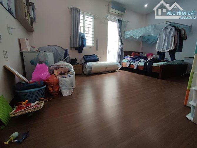 "Bán Nhà 2 tầng - Đường Số 2, Tăng Nhơn Phú B- Quận 9.  Giá nhỉnh :10.x tỷ (TL). Diện tích - 5