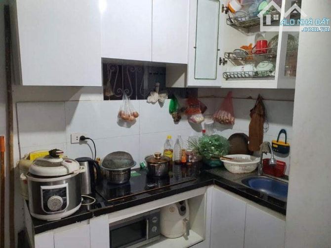 BÁN NHÀ NGÕ VĂN HƯƠNG ĐỐNG ĐA 25m 4T Mt 5m GIÁ 5 TỶ LÔ GÓC NGÕ THÔNG KINH DOANH. - 5