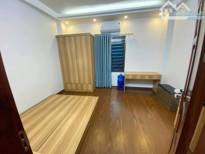 CẦU GIẤY  - GẦN Ô TÔ ĐỖ - 7 PHÒNG Ở VÀ CHO THUÊ - 8.9 TỶ - 5