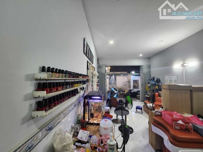 Bán nhà mặt tiền Quận 8 - Kinh doanh đa nghề - 1 tầng 4,1x20m - đường 5m - Chỉ 57tr/m2 - 5