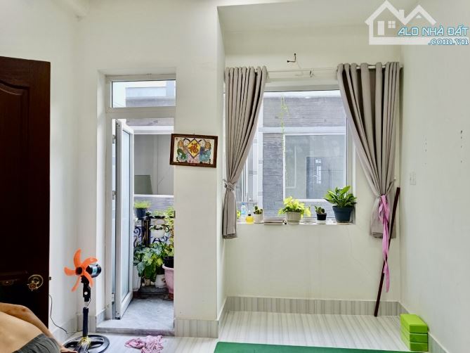 Nhà đẹp An Dương Vương quận 8 - 4 tầng - Ngang KHỦNG 9m - 4PN - 5