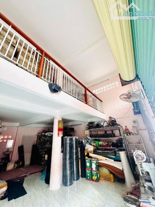 ĐỊNH CƯ BÁN GẤP!!! Nhà quận 8 - NGANG 8 dài 10 - 3 tầng - Không quy hoạch - Hoàn công đủ - 5