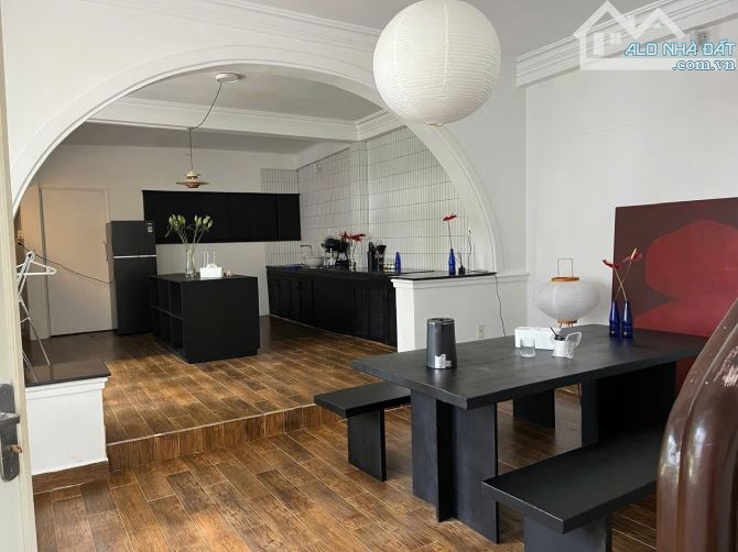 Bán căn biệt thự mini 3 mặt tiền tại tp Đà Lạt.  - Diện tích: 223,5m², 3 mặt tiền đường - 5