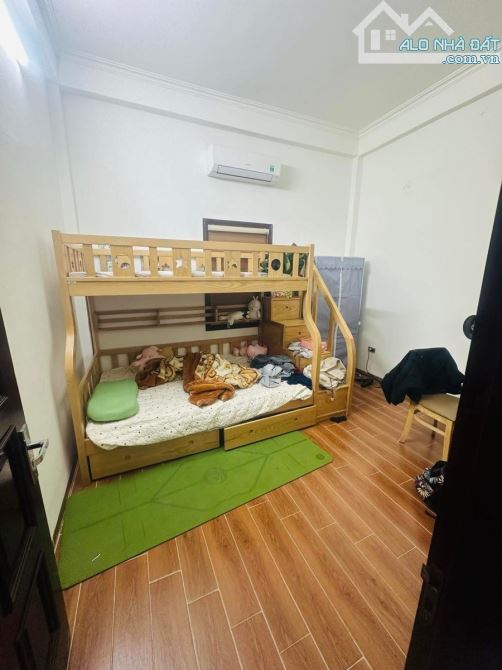 Bán nhà Phố Nguyên Hồng,Đống đa. Diện tích 52m. 6 Tầng. Mặt tiền 4,2m. Giá 19 tỷ - 5