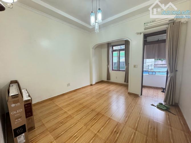 Cho thuê nhà riêng tại Phố Đình Đông, 60 m2 - hàng hiếm tại giá tốt - 4PN - ô tô đỗ cửa - 5