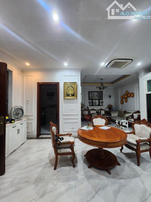 Bán nhà Phố Đặng Văn ngữ. Diện tích 167m. 5 Tầng. Mặt tiền 12m. Giá 57 tỷ - 5