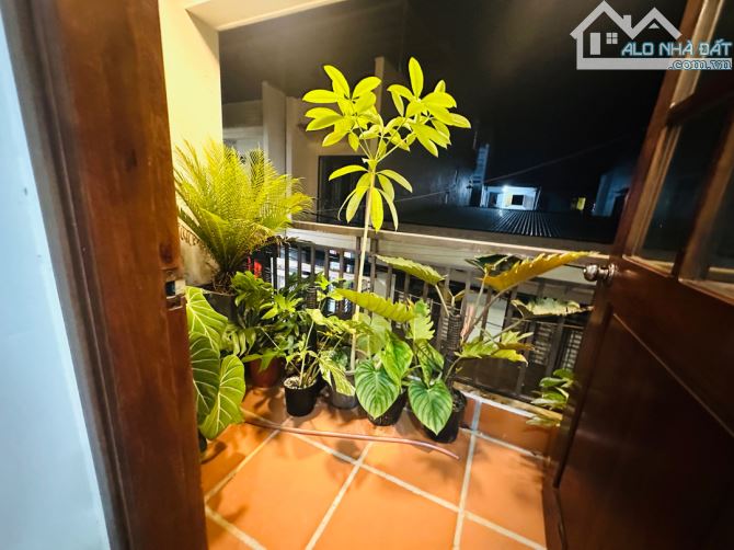 NHÀ 3 TẦNG HÀ VĂN TRÍ - Ô TÔ ĐỔ ĐẬU NGÀY ĐÊM - nhỉnh 5 tỷ - 5