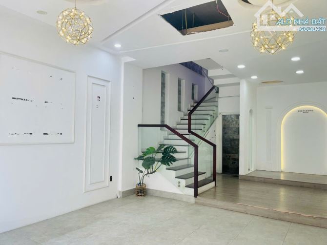 Bán Nhà 4 Tầng Mặt Tiền Hoàng Diệu - gần ngã 5 Nguyễn Văn Linh - 5