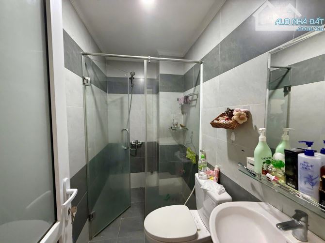 nhà dân xây, ngõ nông gần phố, hàng hiếm tầm giá diện tích 34m, 4 tầng, mt 4,5m, giá 5tỷ - 5