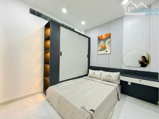 BÁN CĂN NHÀ TRÊN ĐƯỜNG QUANG TRUNG P10 GÒ VẤP NỞ HẬU 5,4M GIÁ 5,49 TỶ 3 TẦNG 4 PHÒNG NGỦ - 5