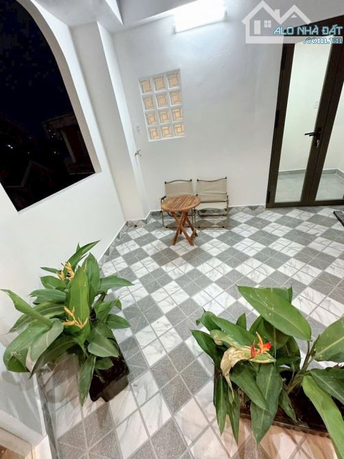 NHÀ TÂN VĨNH Q4- 5 LẦU ĐÚC- 40m2 - SÁT HXH- CHỈ 5 TỶ NHỈNH - 6
