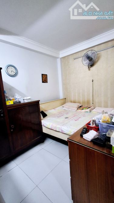 Quá thơm Hẻm ÔTÔ Lạc Long Quân Phường 11 Tân Bình 56m 3 tầng 4.3x15 chổ hơn 6 tỷ - 6