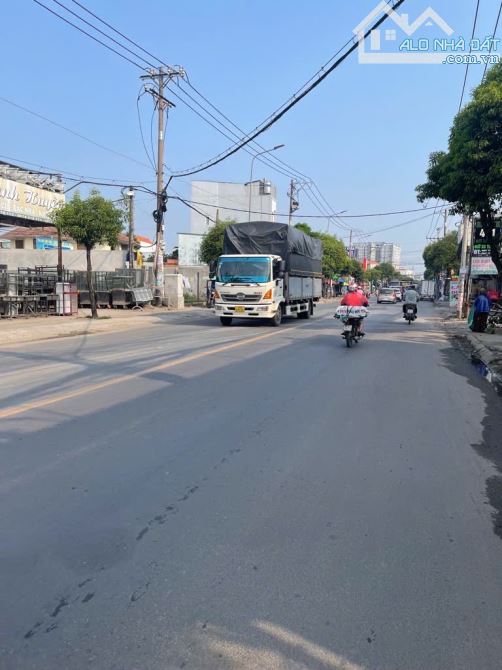 Bán Nhà 3 Tầng Sát Mặt Tiền LÊ VĂN KHƯƠNG Q12,DT140M2 ,(10X14M) HẺM XE TẢI GIÁ 7.2 TỶ - 6