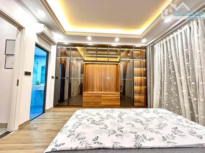 Nhà đẹp full nội thất mới ngõ 235 Yên Hoà, gần Phố, phân lô, ngõ thoáng. Giá 7.95 tỷ - 6