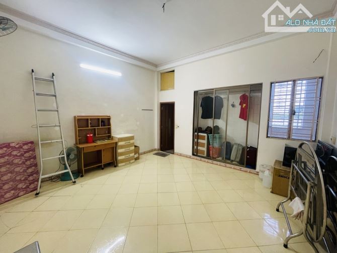 MẶT TIỀN NGAY UBND QUẬN TÂN PHÚ - 4 TẦNG - DT 140m2 ( 5m x 28m ) - CHỈ 14.5 TỶ - 6