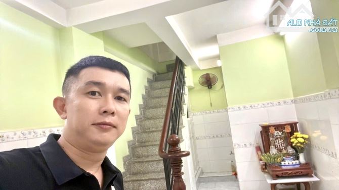(462) NHÀ MỚI VÀO Ở NGAY. Kết cấu 4 tầng BTCT. - Giá nhỉnh 4ty. - 3 phòng ngủ. 3wc. - Sổ - 6