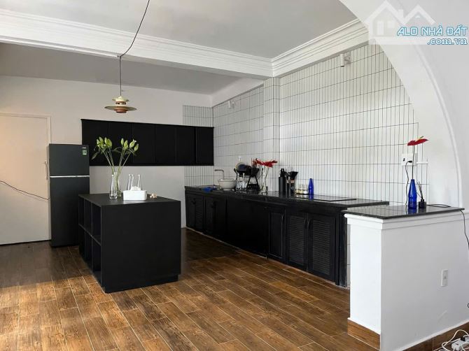Bán căn biệt thự mini 3 mặt tiền tại tp Đà Lạt.  - Diện tích: 223,5m², 3 mặt tiền đường - 6
