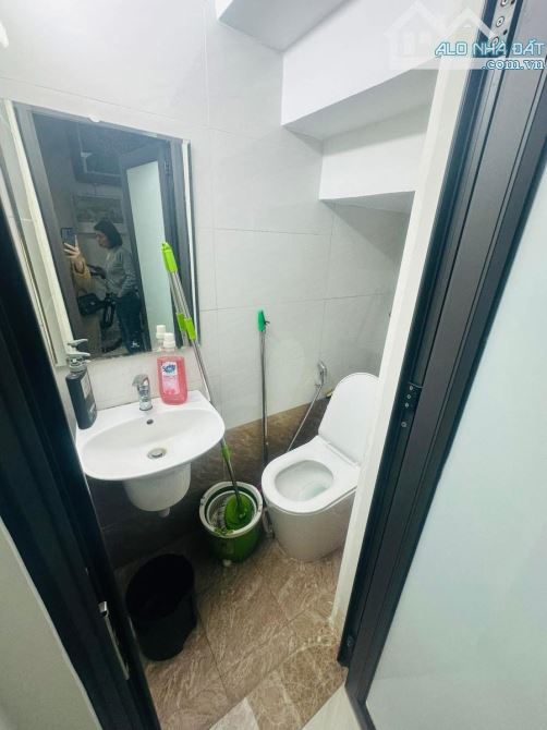 Bán nhà Phố Nguyên Hồng,Đống đa. Diện tích 52m. 6 Tầng. Mặt tiền 4,2m. Giá 19 tỷ - 6