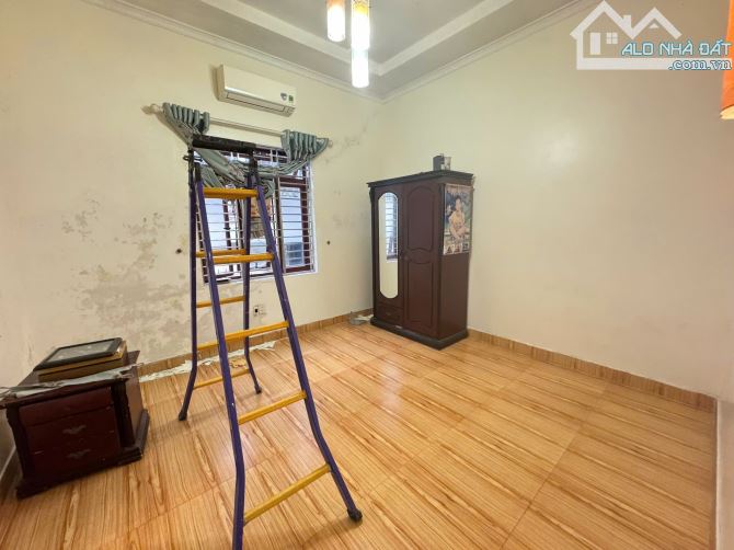 Cho thuê nhà riêng tại Phố Đình Đông, 60 m2 - hàng hiếm tại giá tốt - 4PN - ô tô đỗ cửa - 6