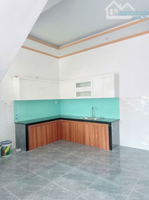 BÁN GẤP NHÀ 1 TRỆT 1 LẦU SỔ RIÊNG SẴN THỔ CƯ 100% NGAY CUỐI ĐƯỜNG ĐỒNG KHỞI - 6