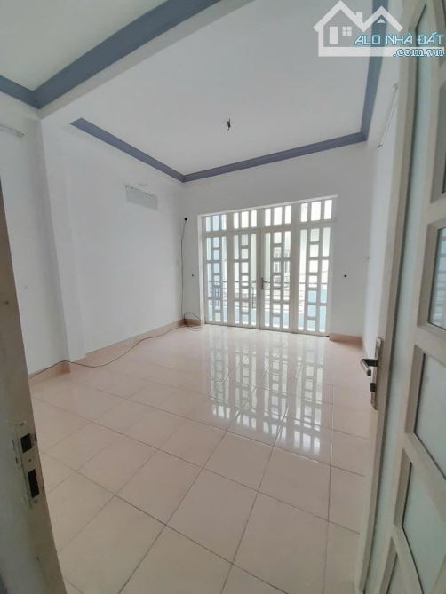 NHÀ BẾN VÂN ĐỒN Q4- 3 LẦU ĐÚC- 36m2 - HẺM 3m- GIÁ 4 TỶ NHỈNH - 7