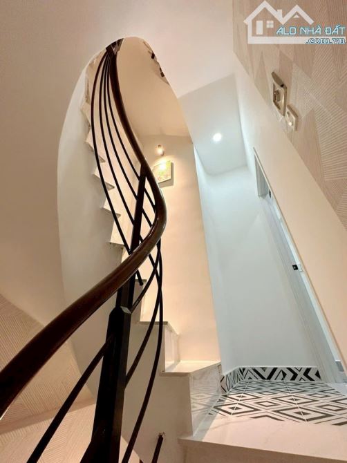 NHÀ TÂN VĨNH Q4- 5 LẦU ĐÚC- 40m2 - SÁT HXH- CHỈ 5 TỶ NHỈNH - 7