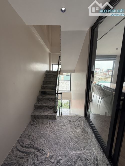 Siêu phẩm chân dài 2 mặt thoáng đường ô tô vào nhà ngõ Phố Bồ Đề DT 42m2 . Giá 14.8 tỷ - 7