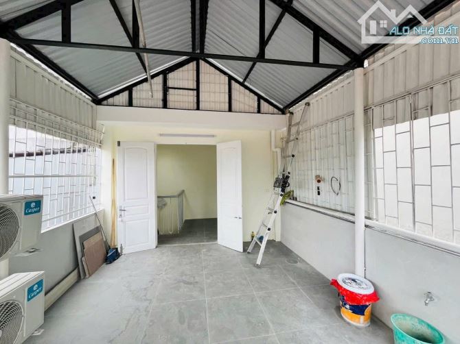 BÁN NHÀ NGÕ 89 Lạc Long Quân, Cầu Giấy, Ngõ Nông DT 27m( từ T2 30m ) 5 Tầng, MT 3,8m Gia 5 - 7
