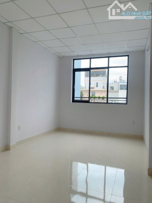 Bán nhà gần nhà ga T3, phường 13, tân bình. Kinh doanh hay ở đều được. Hai mặt tiền thoáng - 7