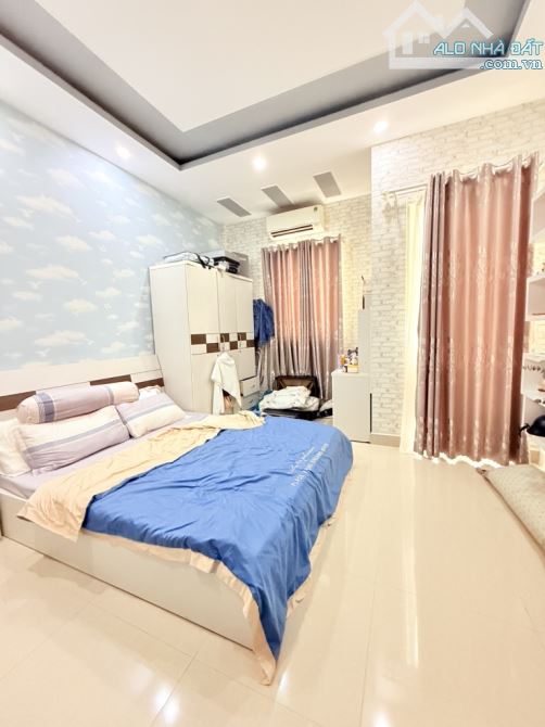 Chủ NGỘP bán gấp!!! Nhà đường xe hơi Quận 8 - 4 tầng 4x13m - 4PN - Chỉ 5.X Tỷ - 7