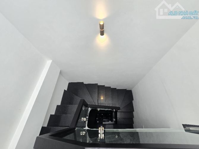Đẳng cấp 8 tầng mặt Hồ 135 Đội Cấn, nội thất 5*, thang máy, vỉa hè đỉnh. Giá 32 tỷ - 7