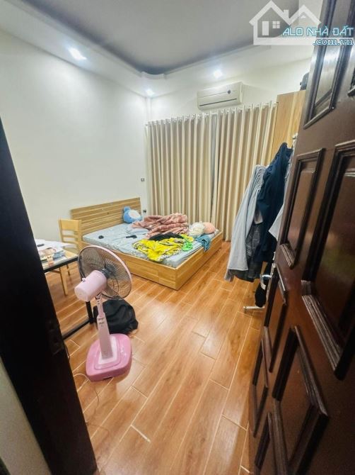 Bán nhà Phố Nguyên Hồng,Đống đa. Diện tích 52m. 6 Tầng. Mặt tiền 4,2m. Giá 19 tỷ - 7