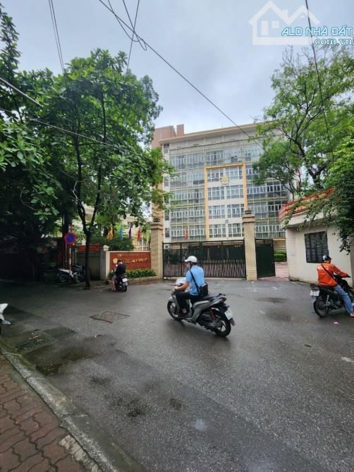 Bán nhà Phố Đặng Văn ngữ. Diện tích 167m. 5 Tầng. Mặt tiền 12m. Giá 57 tỷ - 7