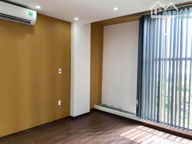 Bán Nhà 4 Tầng Mặt Tiền Hoàng Diệu - gần ngã 5 Nguyễn Văn Linh - 7