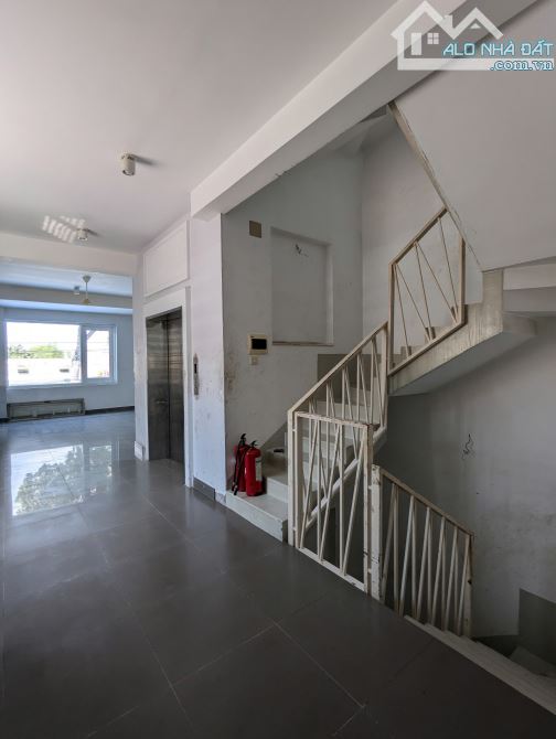 Bán 2 căn nhà liền kề mặt tiền đường Phường 7 Quận 8. Mặt tiền khu dân cư đông đúc, gần Ti - 7