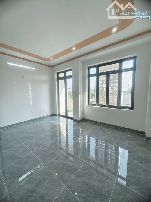 BÁN GẤP NHÀ 1 TRỆT 1 LẦU SỔ RIÊNG SẴN THỔ CƯ 100% NGAY CUỐI ĐƯỜNG ĐỒNG KHỞI - 7