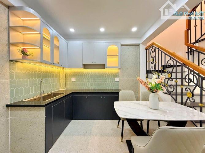 BÁN CĂN NHÀ TRÊN ĐƯỜNG QUANG TRUNG P10 GÒ VẤP NỞ HẬU 5,4M GIÁ 5,49 TỶ 3 TẦNG 4 PHÒNG NGỦ - 7