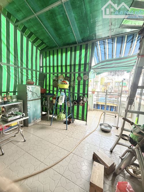 TRẦN PHÚ QUẬN 5 DT 45M2 5 TẦNG 6PN HẺM 4M, THÔNG RA HẺM 565 NGUYỄN TRÃI - 8